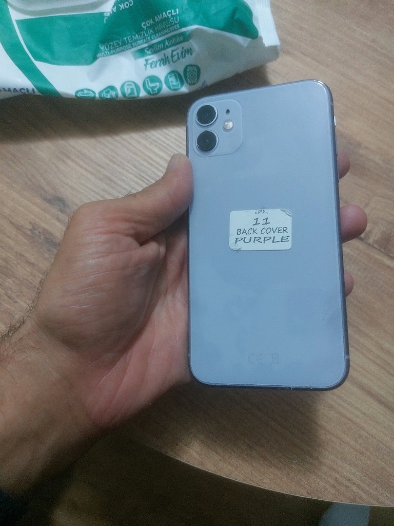 iphone 11 lila renk kutusu vardır.128 gb - 9