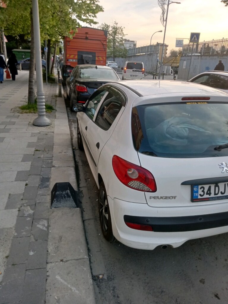 Peugeot 206+ 2011 model 274.000 km - 4