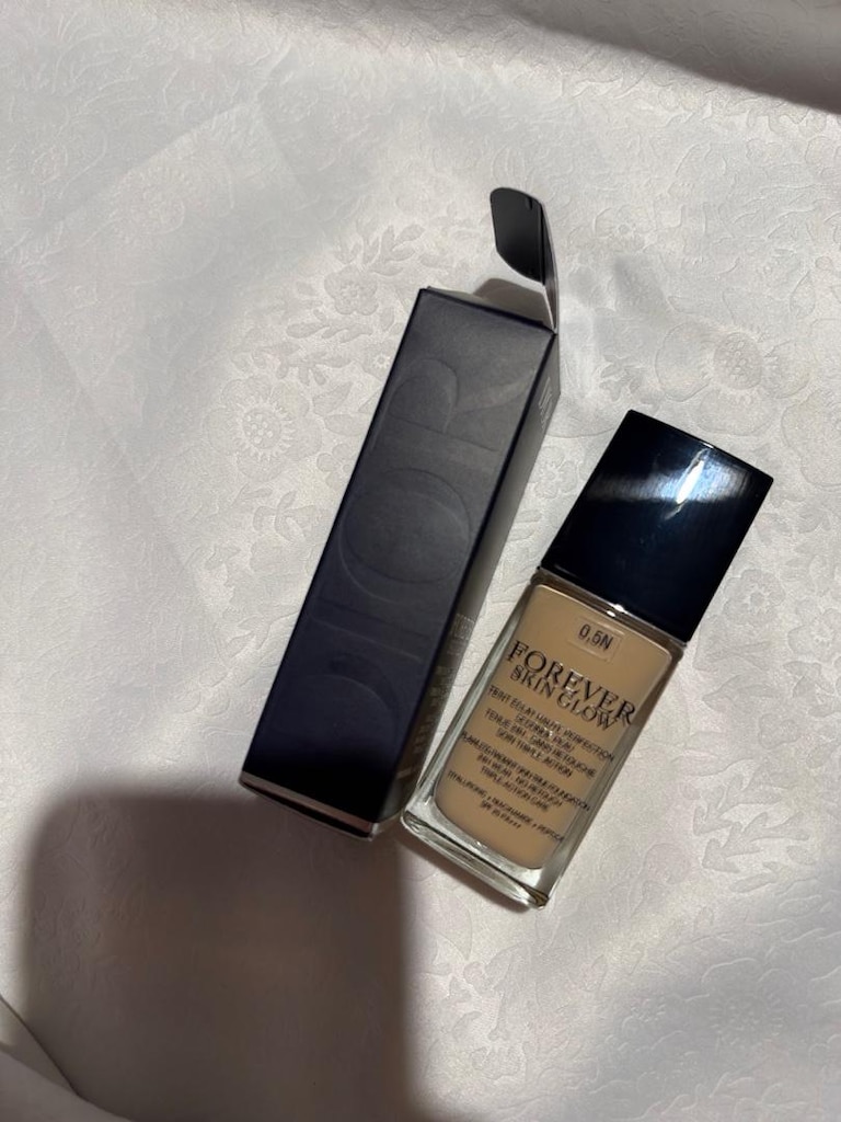 Dior Forever Skin Glow Fondöten - 3