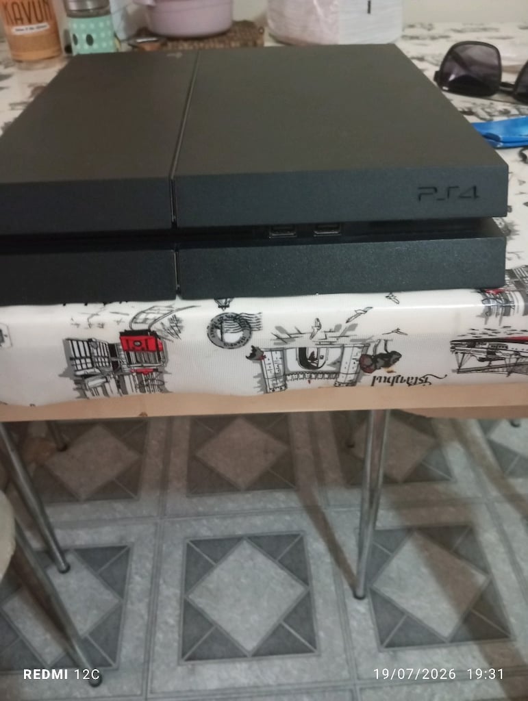 ps4 slim - 2
