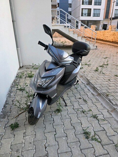JELATİNLERİ ÜSTÜNDE