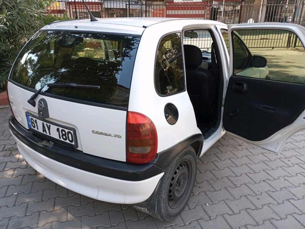 temiz bakımlı Corsa b - 13
