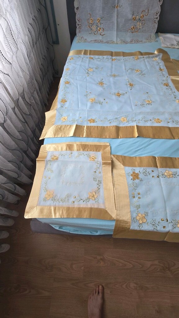 ceyizlik gold rengi masa sehpa ortuleri(20 parca)(sifir) - 6