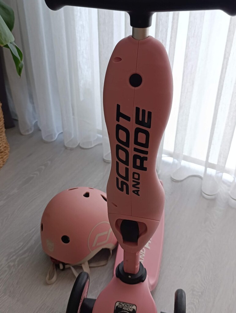Scoot and Ride pembe oturaklı scooter ve kaskı - 6