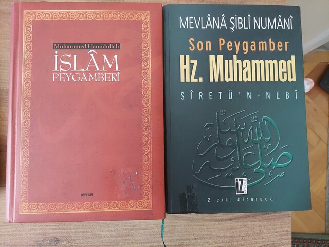 yuzlerce cesit dini kitap ve diger seri kitaplar