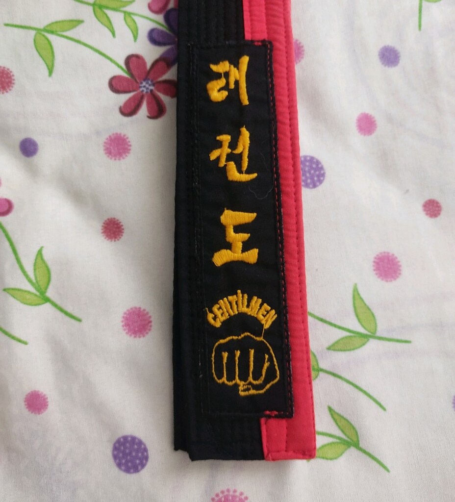 TAEKWONDO KIRMIZI SİYAH KUŞAK — görsel 2/2