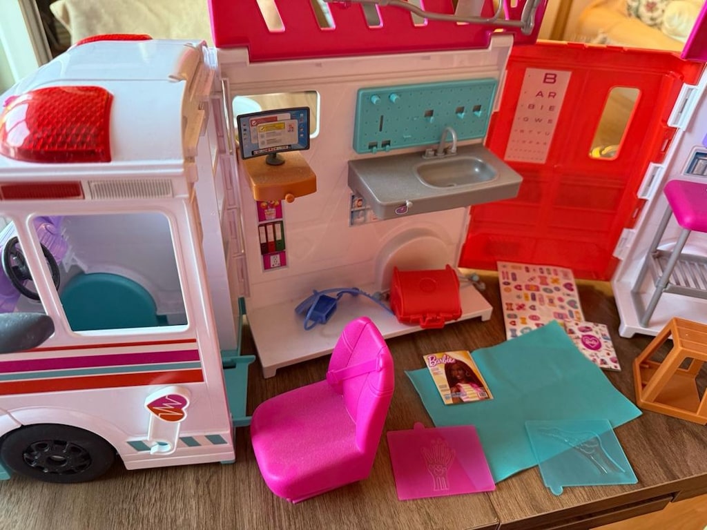barbie ambulans oyuncak - 5