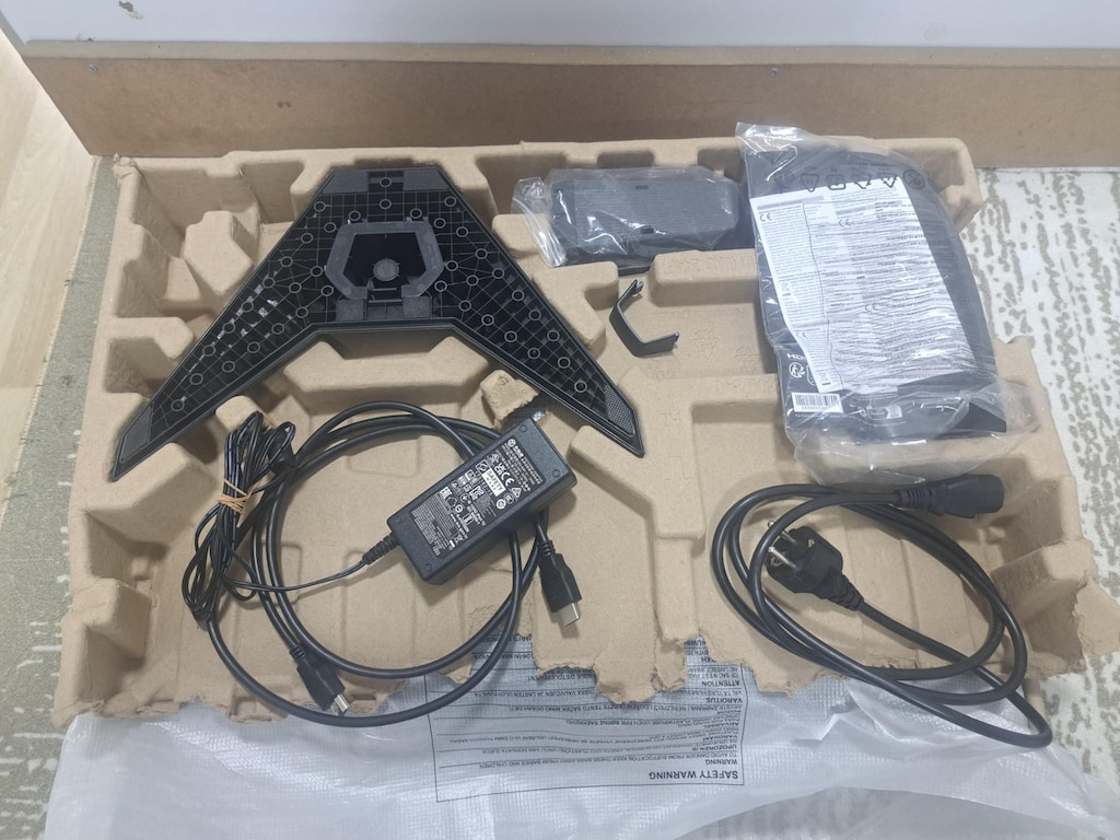 MSİ MAG 244F SIFIR KUTULU PANELİ KIRIK - 3