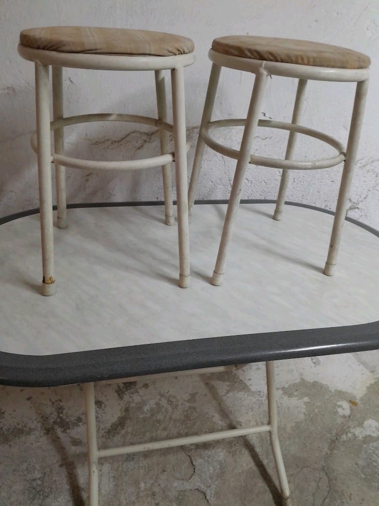 1 masa 2 tabüre - 2