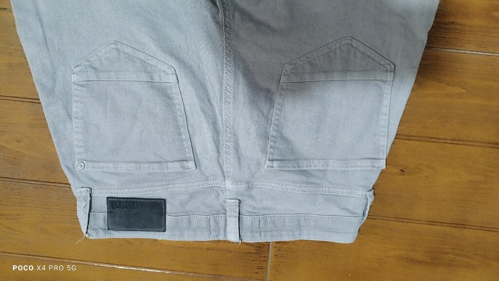 #Mavi jeans pantolon..önde ufak kusur, ağda az ezilme..ve ufak leke. - 5