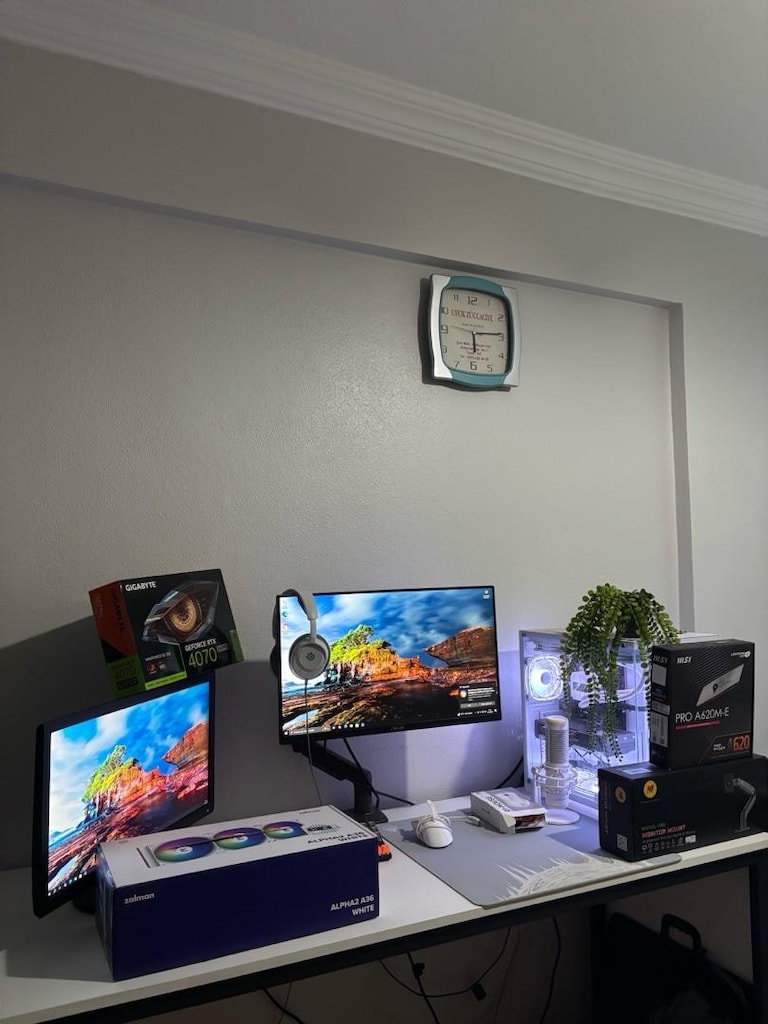 RTX 4070 SUPER 240Hz 3 Monitörlü FULL GAMING SETUP + VALORANT HESABI - 4