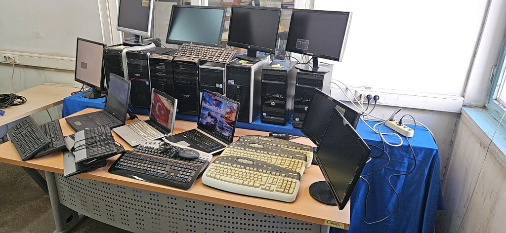 Bilgisayar monitör notebook klavye ve mauslar - 10