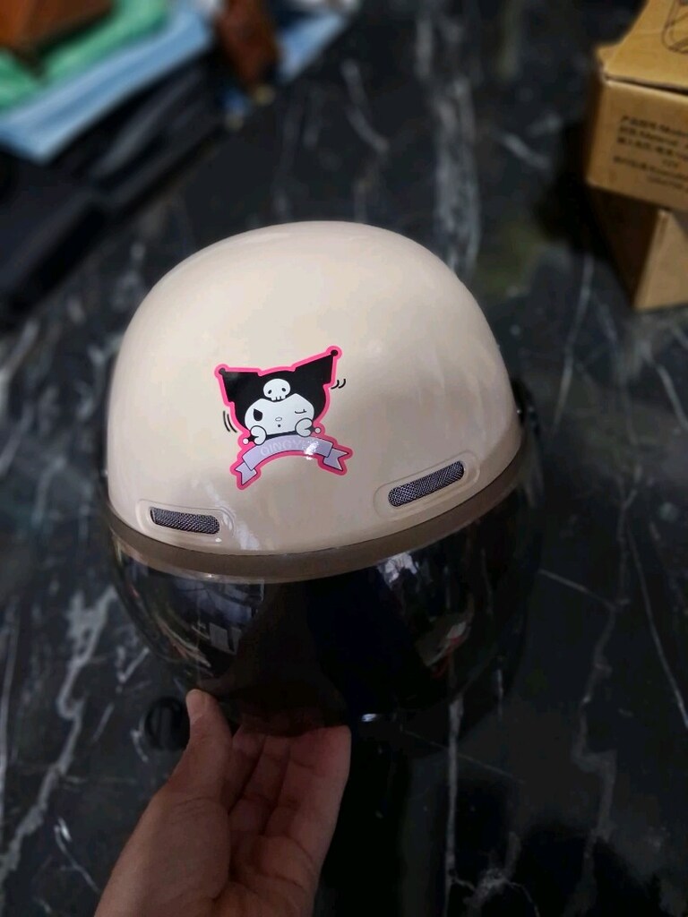 Kuromi Temalı Yarım Kask - Şık ve Temiz - 3