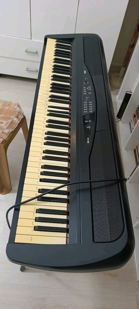 Korg SP-280 dijital piyanodur. - 4