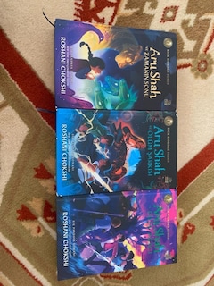 Aru Shah Kitap serisi ciltli pazarlık vardır