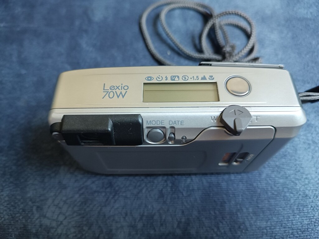 Konica Lexio 70W 35mm Nokta ve Çekim Film Kamerası - 6