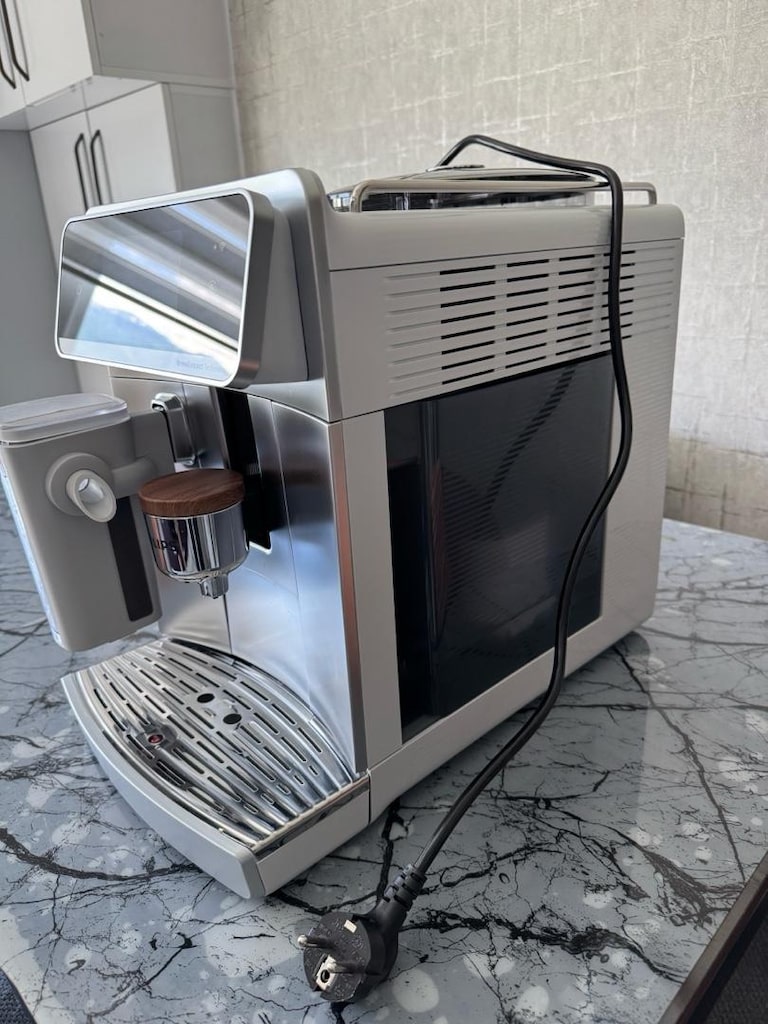 PHILIPS 8000 Serisi LatteGo Pro Café Aromis Kahve Makinesi - 3