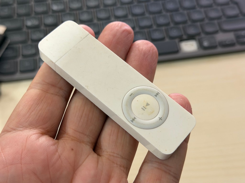 Apple iPod Shuffle A1112 1st Gen 512MB White MP3 Player USB - 6