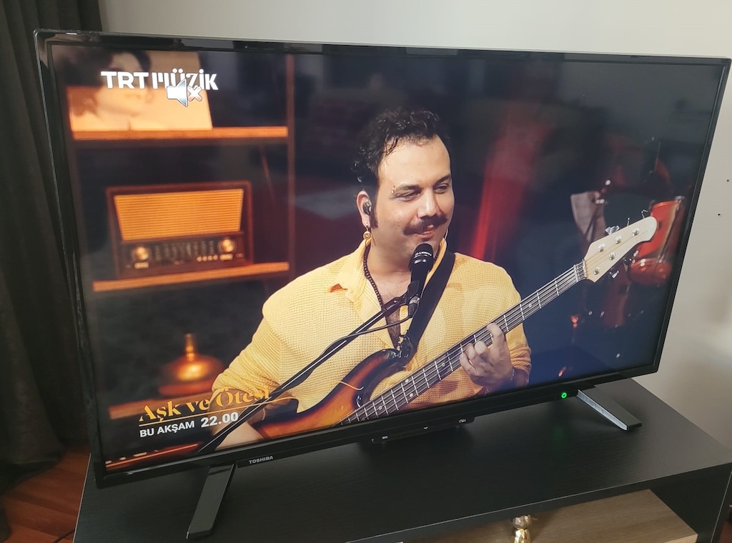 Toshiba 43UL2163DT 4K UHD LED TV - 9