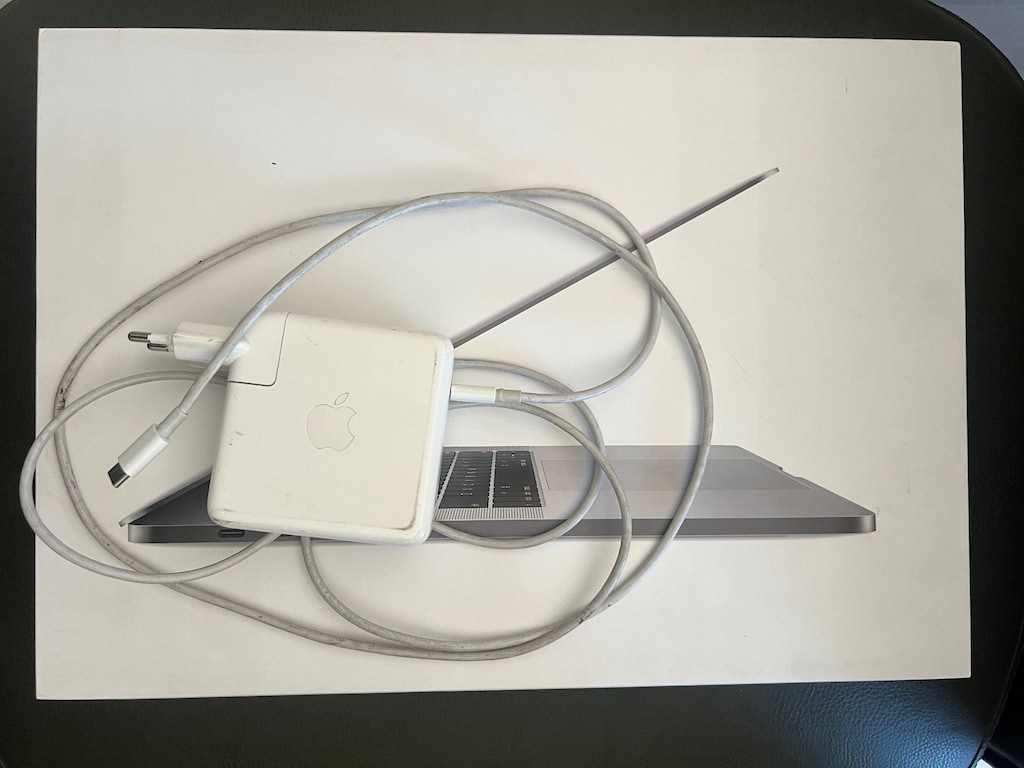 MacBook Pro 15 inç (2016) - i7 / 16 GB RAM / Sorunsuz Çalışır Durumda - 8