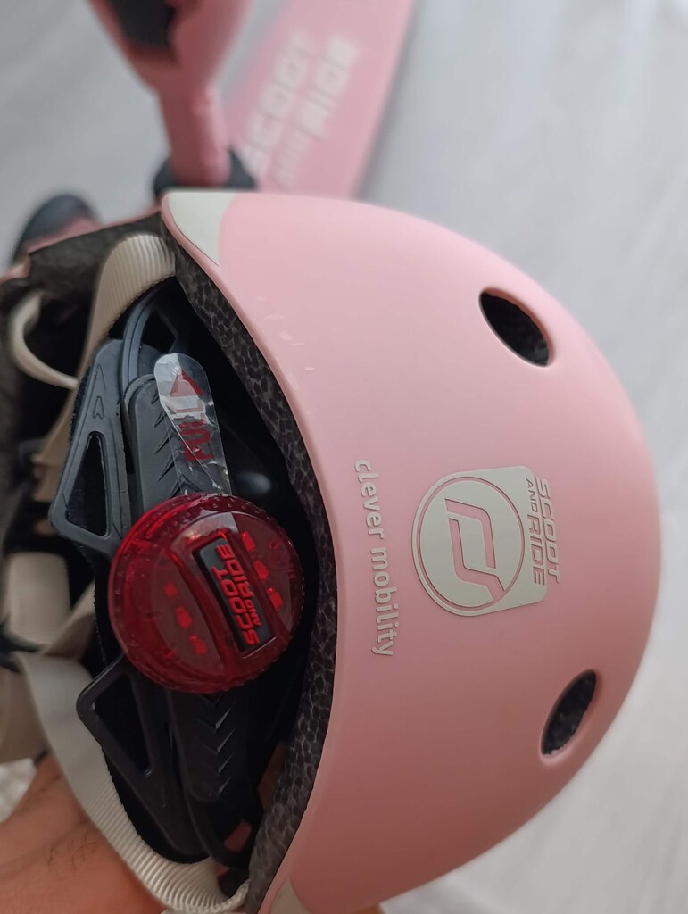 Scoot and Ride pembe oturaklı scooter ve kaskı - 5