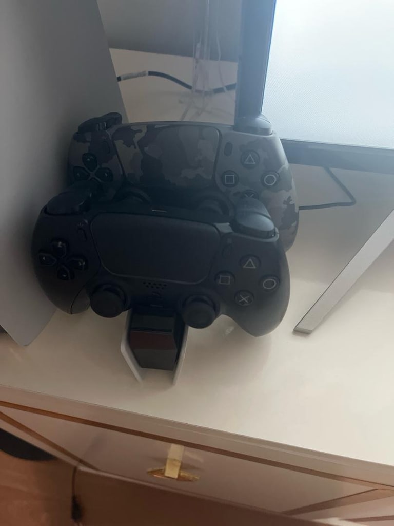 acil satılık Play Station 5 / 1TB