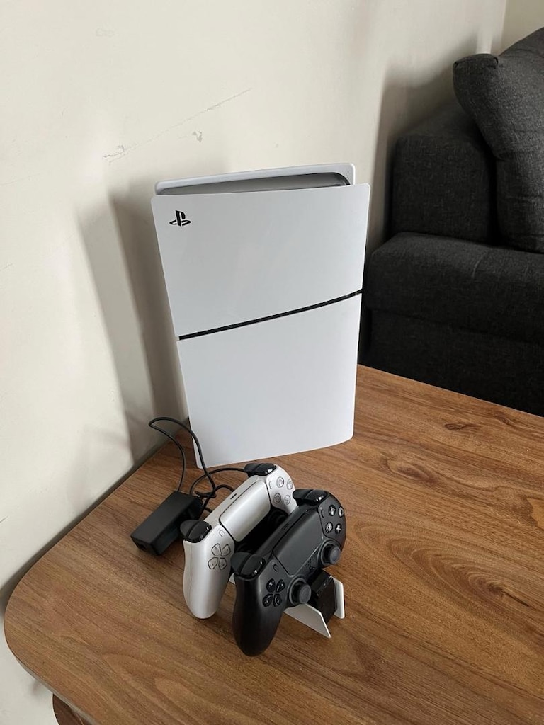 Temiz Playstation 5 Slim 1TB+2 kol+kol sarj unitesi (yurtdisi) - 7