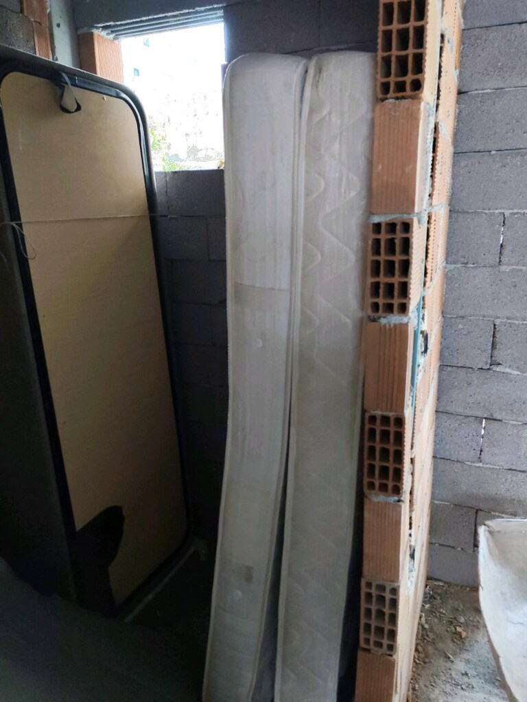 Tek kişilik yatak tane 400TL Yer Buca - 2