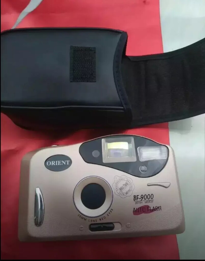 Fotoğraf makinası 35mm ..sifir ama pil taktim calismadi