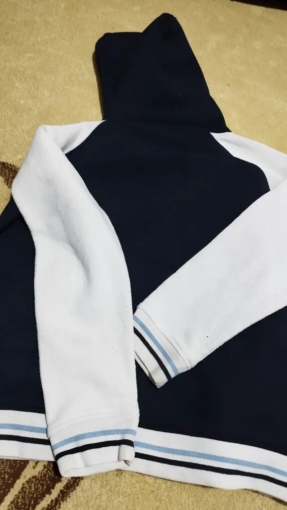 Kapişonlu sweat mont..Sağlam temiz onlarca bu modelden bulunur. - 5