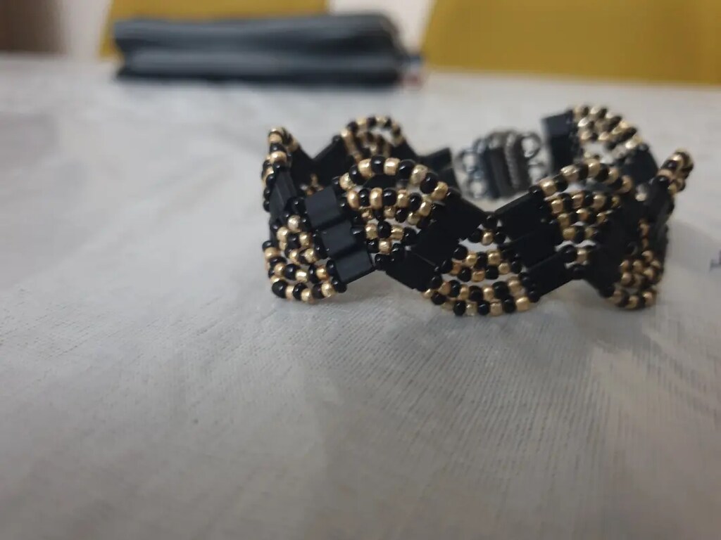 Miyokin boncuntan bileklik ,boyu 18.5 cm, eni 2 cm.El yapımı. - 2