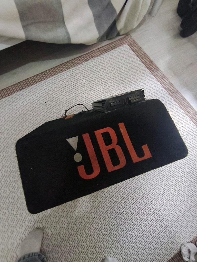 JBL 30cm bass ve JAMESON amfi bilgiler açıklamada. - 2