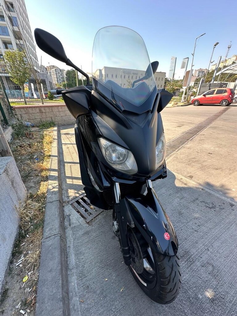 YAMAHA XMAX 250 - 7