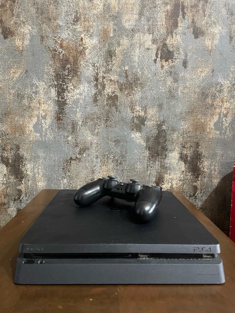 PLAYSTATION 4 SLIM 1TB