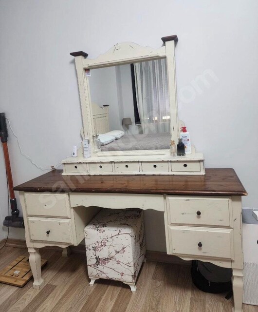 vintage model makyaj masası, pufu ile beraber