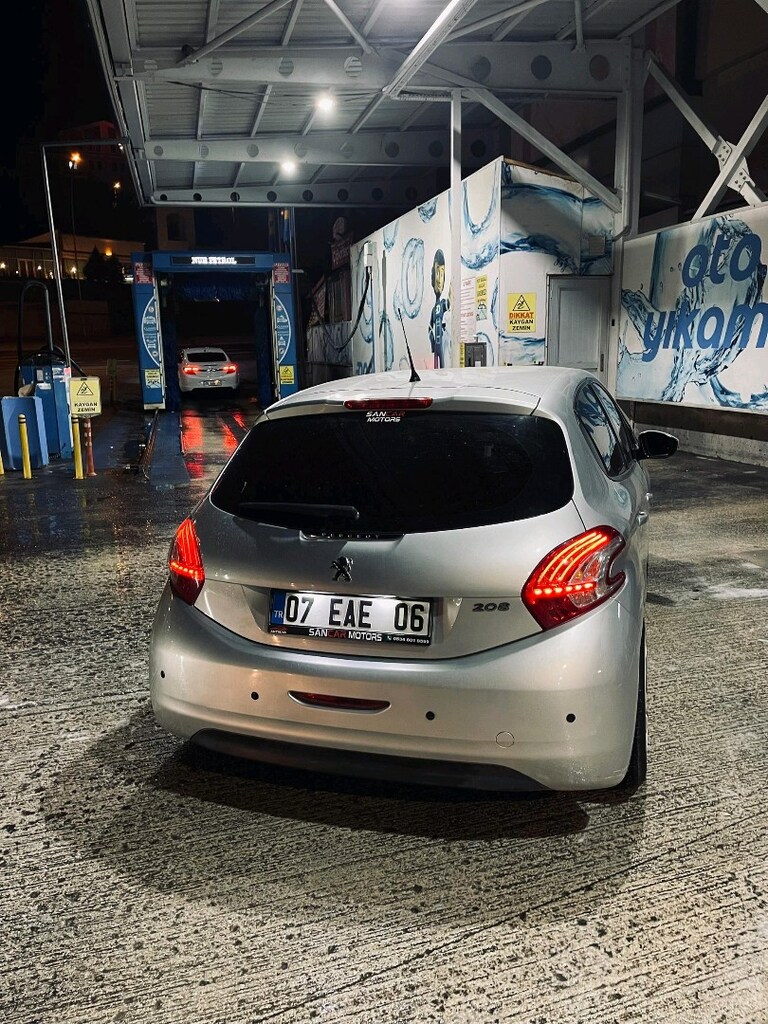 Peugeot 208 1.4 HDI 2012 - 6