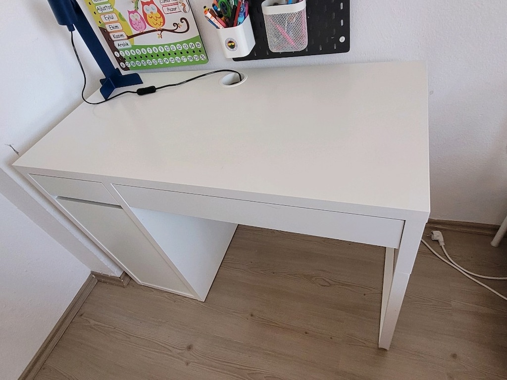 Ikea Micke çalışma masası