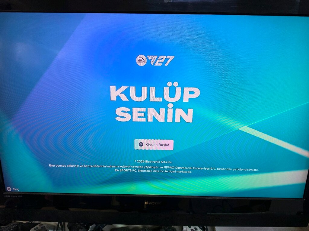 PS4 SLİM 1TB HENLİ 16 ADET OYUNLUDUR FC27 Lİ 13.52 SÜRÜMDÜR. - 4