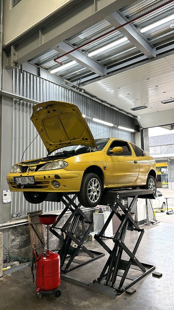 Renoult Megane 1 Coupe 2000 model 1.6 - 18