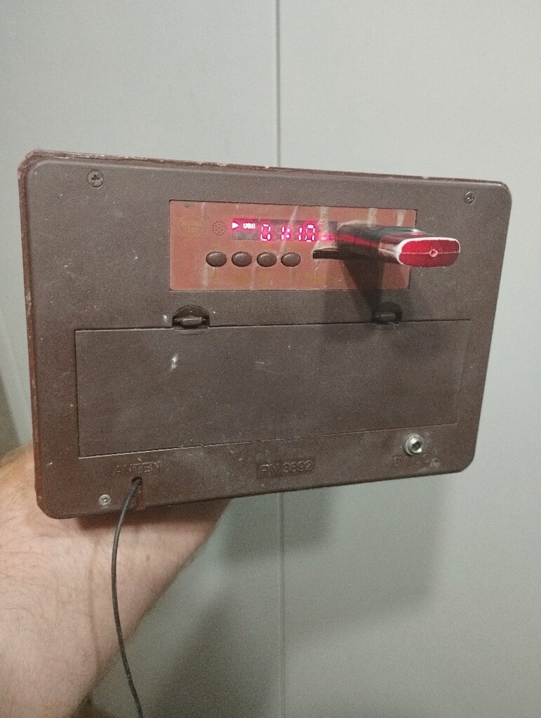 eski görünümlü müzik çalar USB ve radyo - 2
