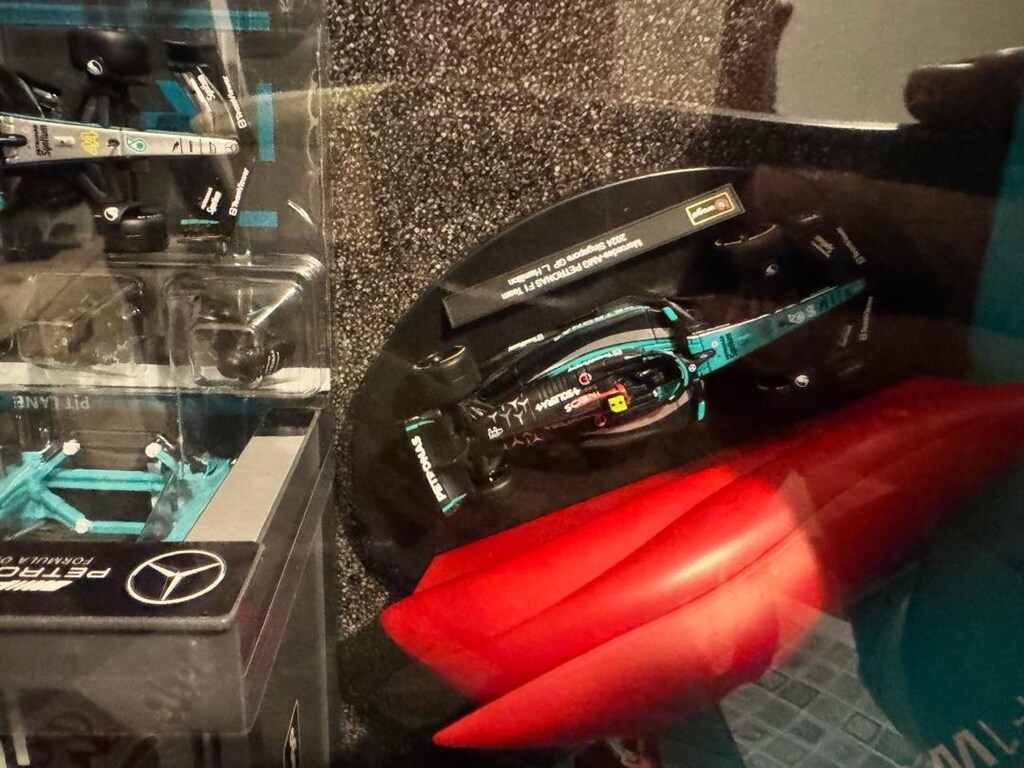 Mercedes Burago 1:43 F1 Yarış ve Pit Ekibi Diecast Seti - 15
