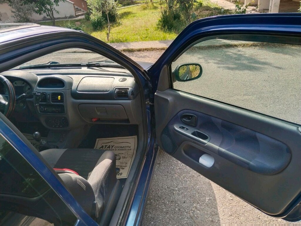 Renault Clio 1.6 Sport - 11