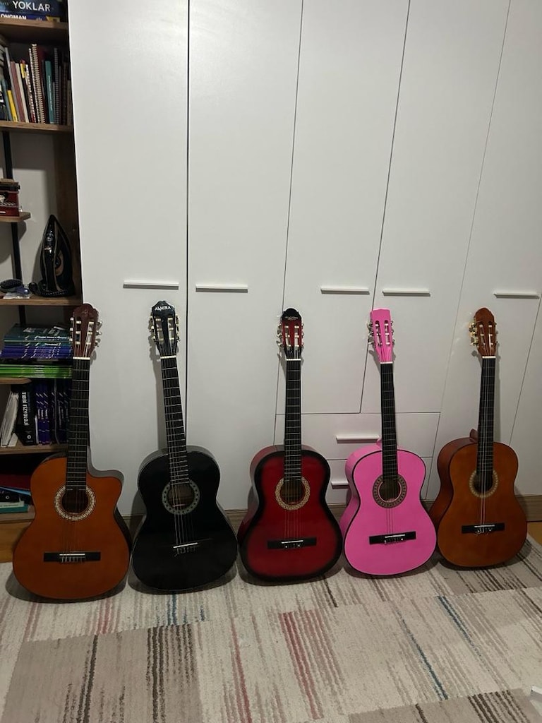 tertemiz sıfırdan farksız klasik gitar