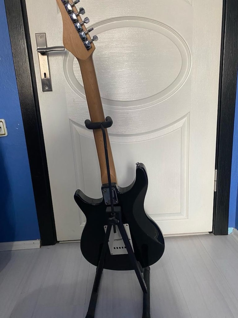 Behringer Elektro Gitar - 3