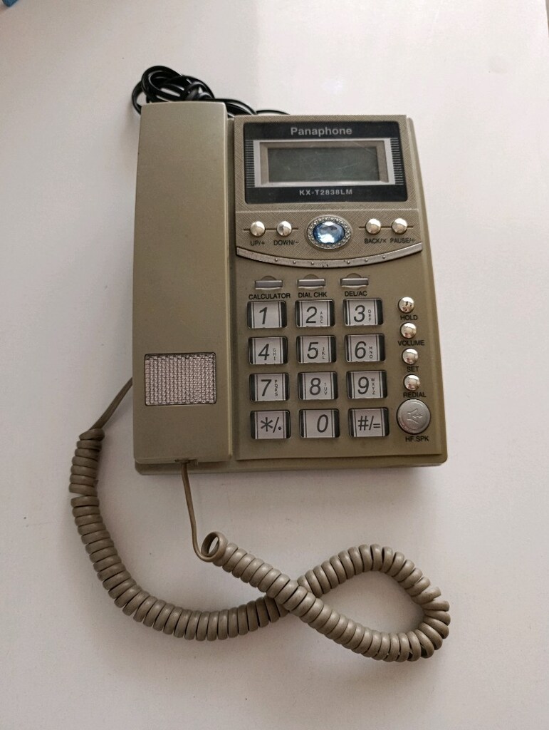 EV VE BÜRO TELEFON U TERTEMİZ SORUNSUZ ÇALIŞIYOR VEYA DEKOR İÇİN UYGUN - 2