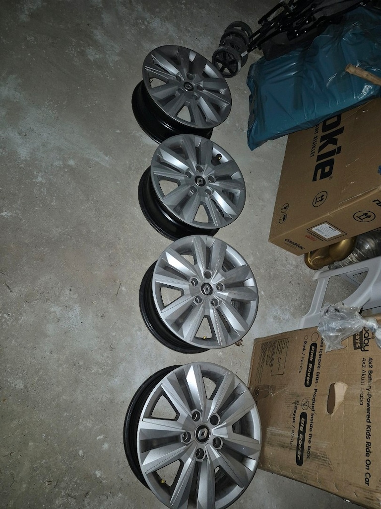 Çok temiz Renault Megane 4 orjinal 16" 5 bijon sac jant ve kapakları - 2