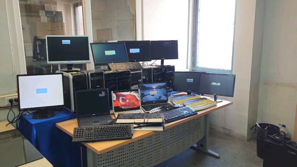 Bilgisayar monitör notebook klavye ve mauslar - 11