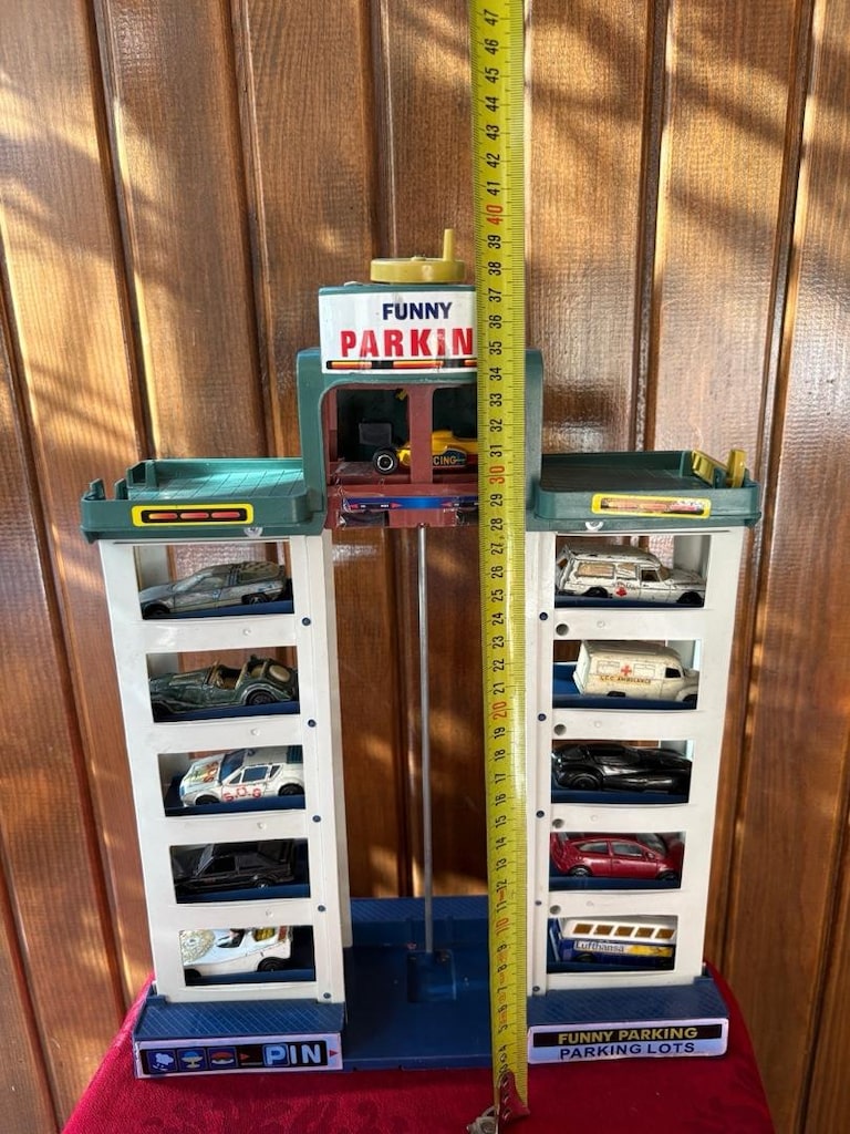 Vintage "Funny Parking" 1:64 Die-Cast Araç Sergileme Standı / Vitrini - 10