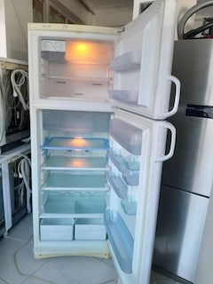 Temiz sağlam çalışır durumda ariston marka no frost buzdolabı - 5