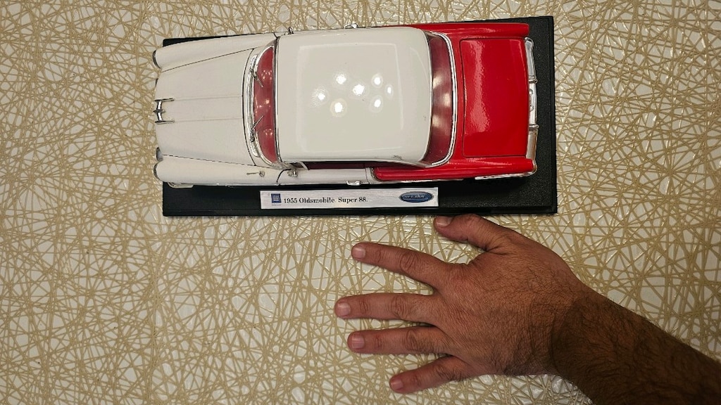 1955 Oldsmobile 88 Model Araba 1:18 Ölçek – Orijinal Vitrin Ayağıyla - 17